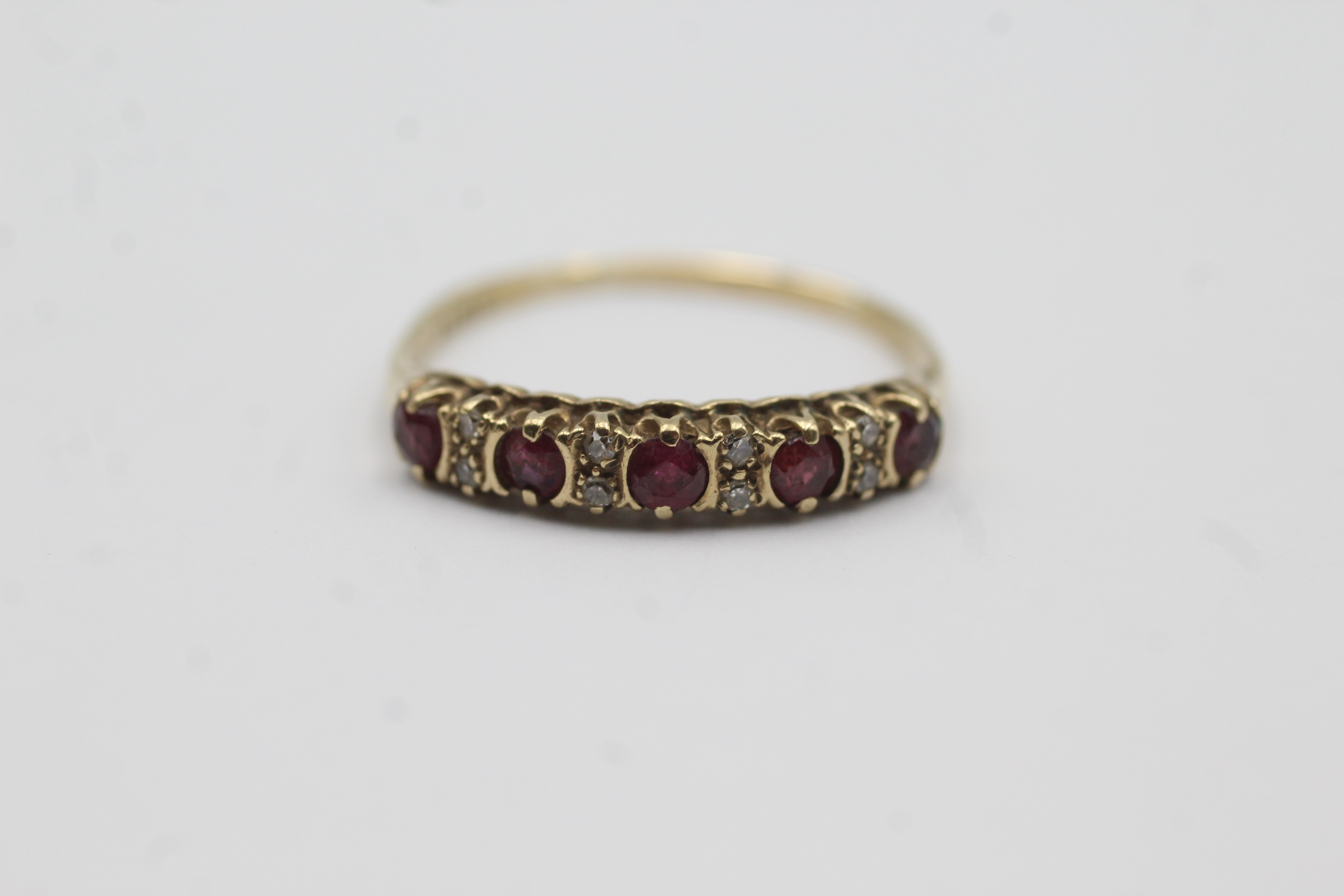 9ct gold ruby five stone ring with diamond spacers (1.4g)