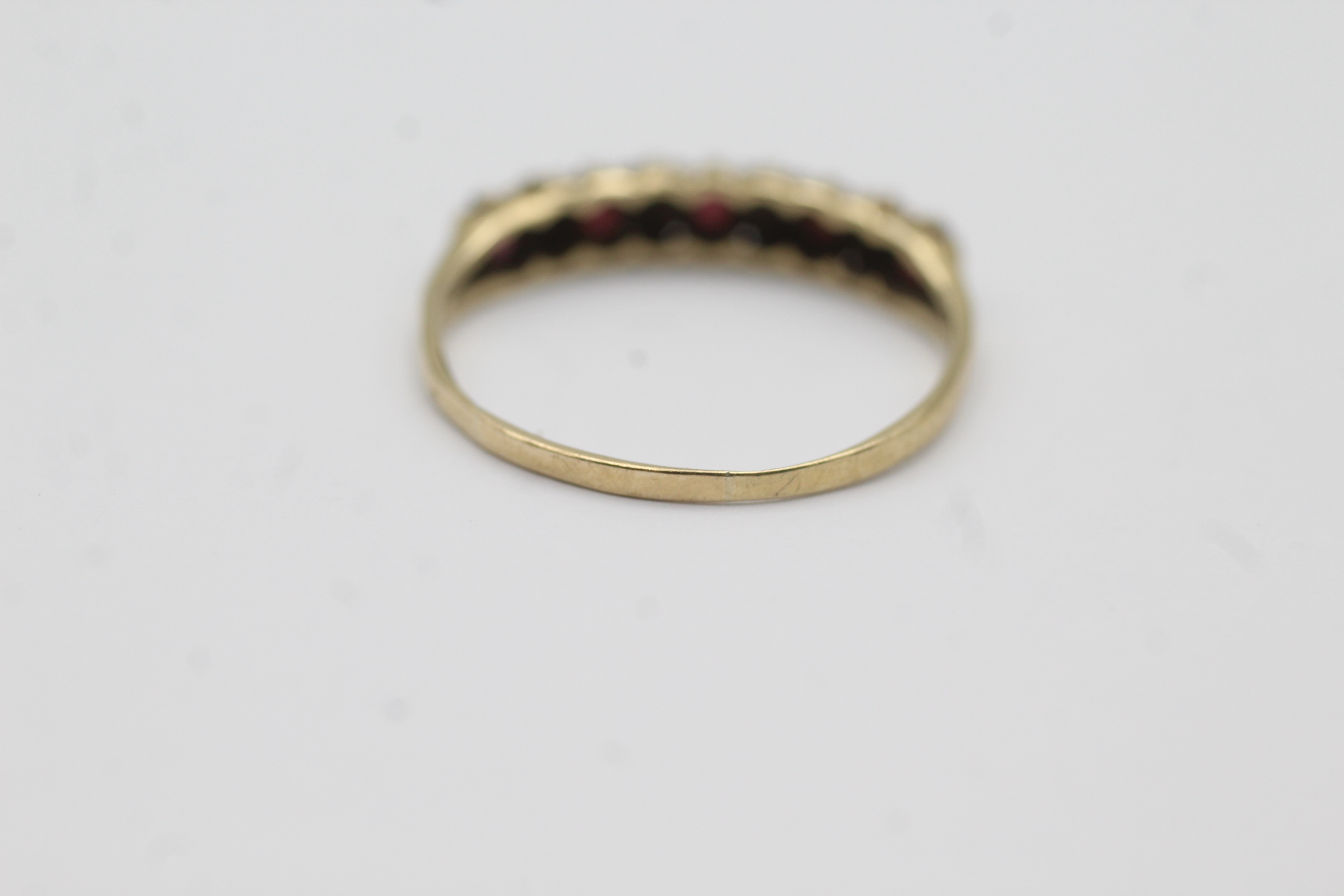 9ct gold ruby five stone ring with diamond spacers (1.4g) - Image 6 of 7