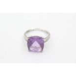 9ct white gold amethyst single stone ring with diamond set shank (3.5g)