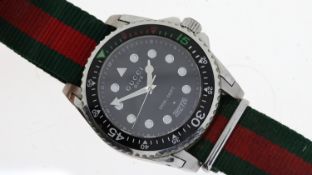 GUCCI DIVE REF 136.2, approx 46mm black dial with round hour markers, date aperture at 6 o'clock,