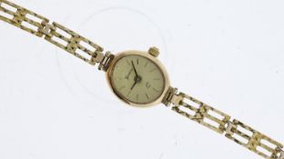 GENEVE Q 9CT LADIES COCKTAIL WATCH W/BOX, approx 12mm gold dial with baton hour markers, case and