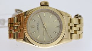 LADIES 18CT ROLEX OYSTER PERPETUAL REFERENCE 67198, champagne dial with baton hour markers, fluted