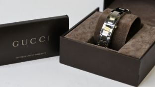 GUCCI LADIES REF 4600L W/BOX, approx 12mm black dial, stainless steel bezel and case, Gucci crown