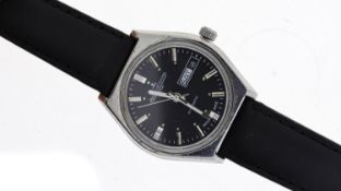 JAEGER LE COULTRE CLUB AUTOMATIC DAY DATE CIRCA 1970'S, approx 34mm black dial with baton hour