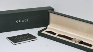 GUCCI LADIES QUARTZ REF 2300L W/BOX, approx approx 16mm silver dial, stainless steel bezel and case,
