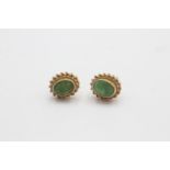 9ct gold emerald stud earrings (1.2g)