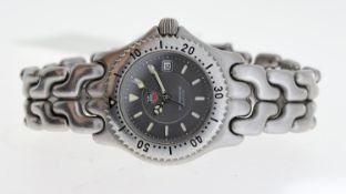 TAG HEUER LADIES PROFESSIONAL REF WG1313-2, approx 26mm dark grey dial with baton hour markers, date