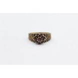 9ct gold garnet modernist floral cluster ring (3g)