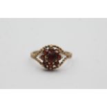 9ct gold garnet floral cluster ring (2.1g)