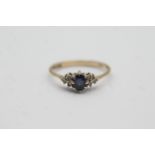 9ct gold diamond & sapphire seven stone ring (1.4g)