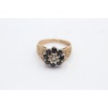 9ct gold diamond & sapphire halo ring (3.9g)