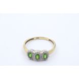 9ct gold peridot three stone ring with diamond frame (2.4g)