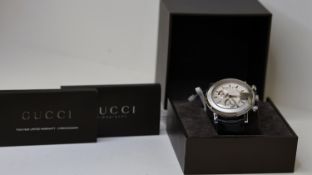 GUCCI 101M CHRONOGRAPH W/BOX, circular silver dial with baton hour markers, chronograph, date