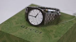 GUCCI 25H DRESS WATCH REF 163.4, silver dial, engraved Gucci hourmarkers with batons, 34mm stainless