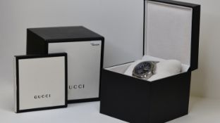 GUCCI QUARTZ WATCH REFERENCE 142.3 W/BOX, circular sunburst blue dial with baton hour markers,