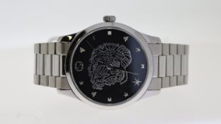 GUCCI QUARTZ WATCH REFERENCE 126.4, approx 38mm stainless steel case, comes with a Gucci swing