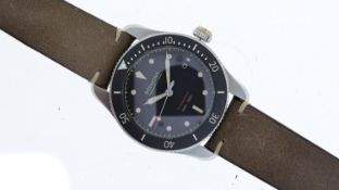BREMONT S301 SUPERMARINE AUTOMATIC W/BOX AND BOOKLETS
