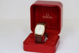 OMEGA DE VILLE QUARTZ WATCH WITH BOX, white dial with roman numeral hour markers, approx 27mm gold