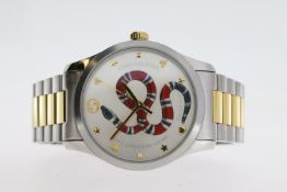 GUCCI QUARTZ WATCH REFERENCE 126.4, approx 38mm stainless steel case, silver dial with Gucci