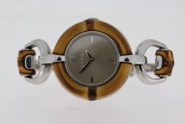 GUCCI QUARTZ WATCH REFERENCE 132.4, approx 26mm stainless steel and wood case. Silver dial with