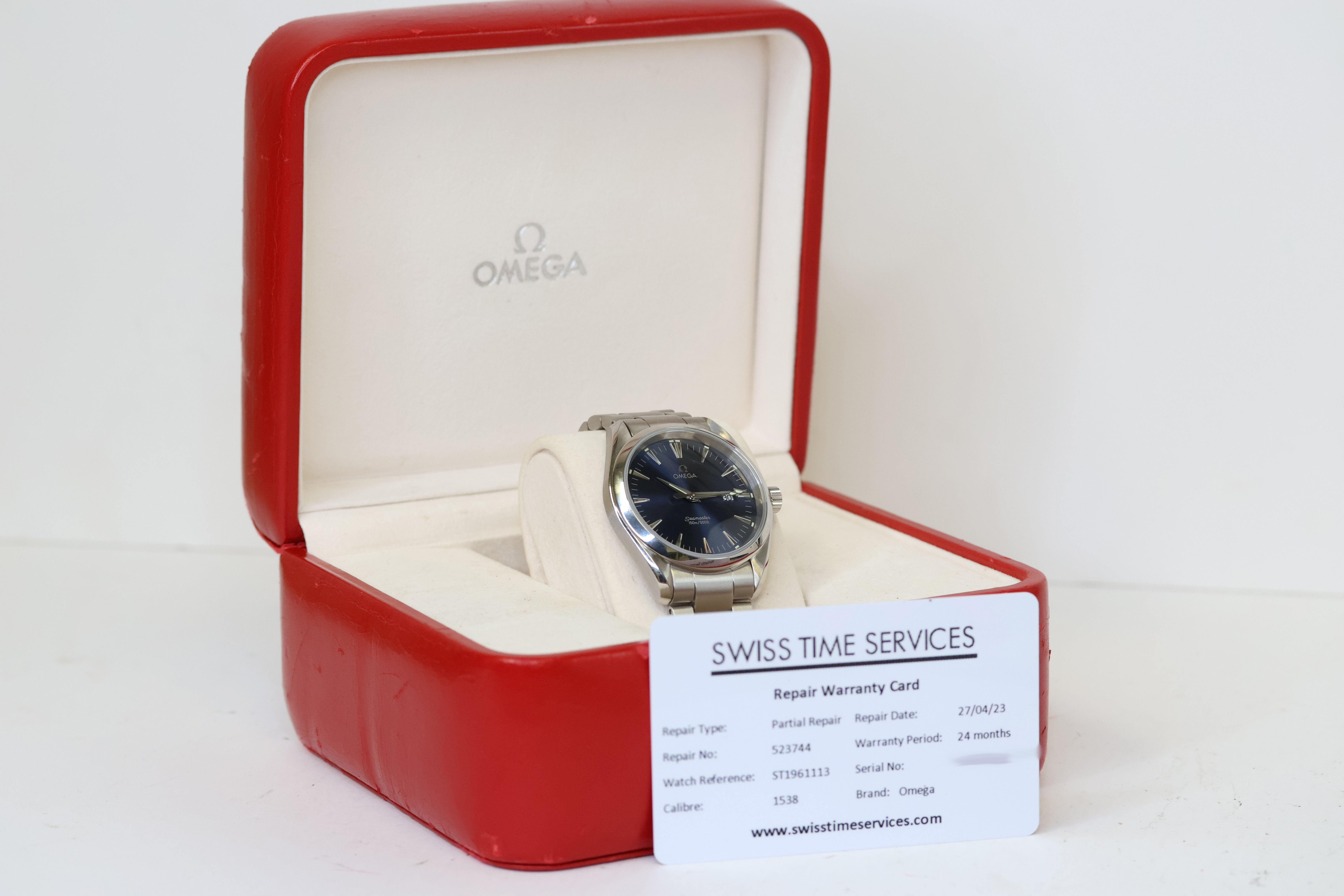 OMEGA SEAMASTER AQUA TERRA QUARTZ WITH BOX CIRCA 1998, circular sunburst blue dial with applied hour