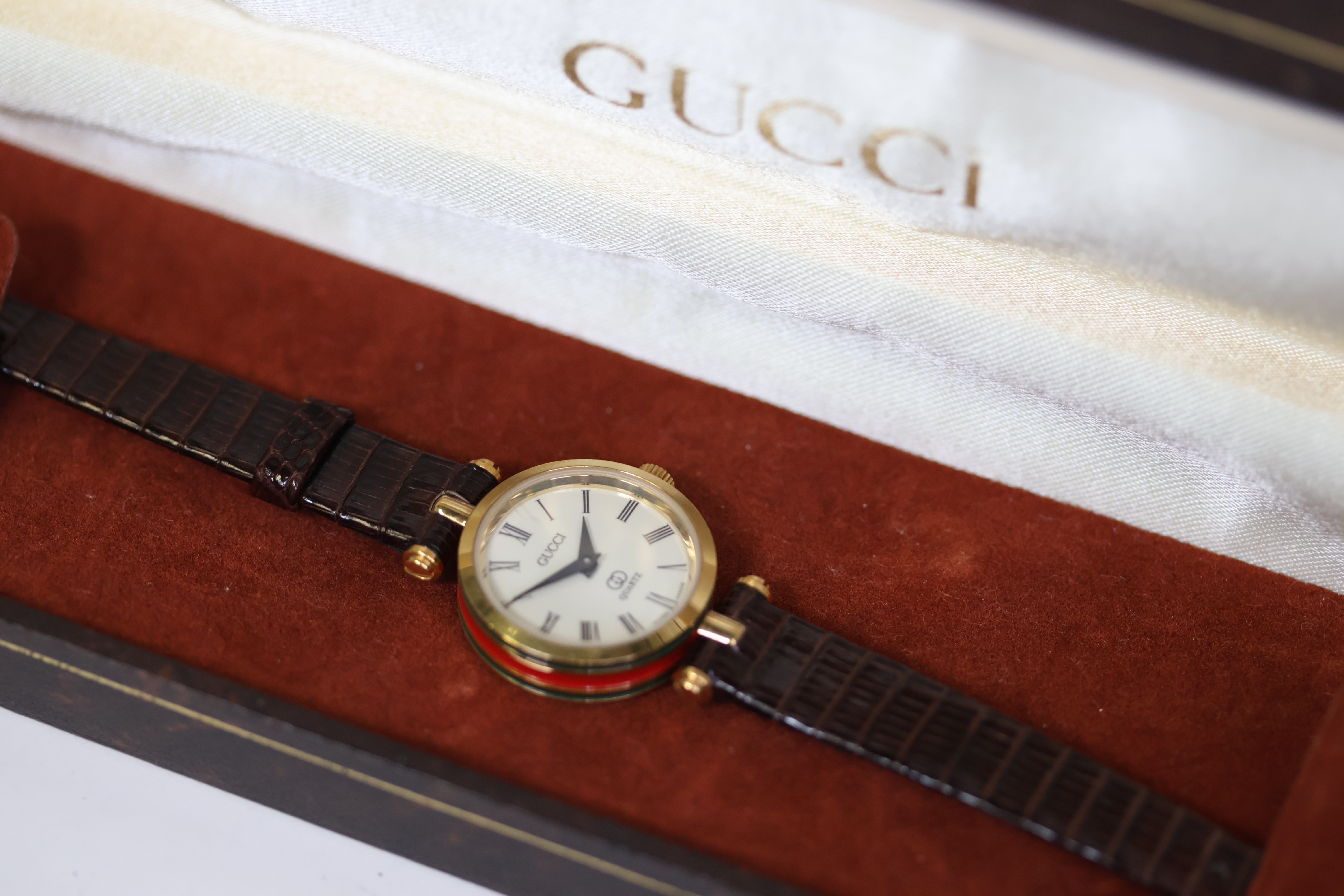 VINTAGE LADIES GUCCI QUARTZ DRESS WATCH W/BOX AND PAPERS 1987, Approx 21.5mm Gucci red and green '