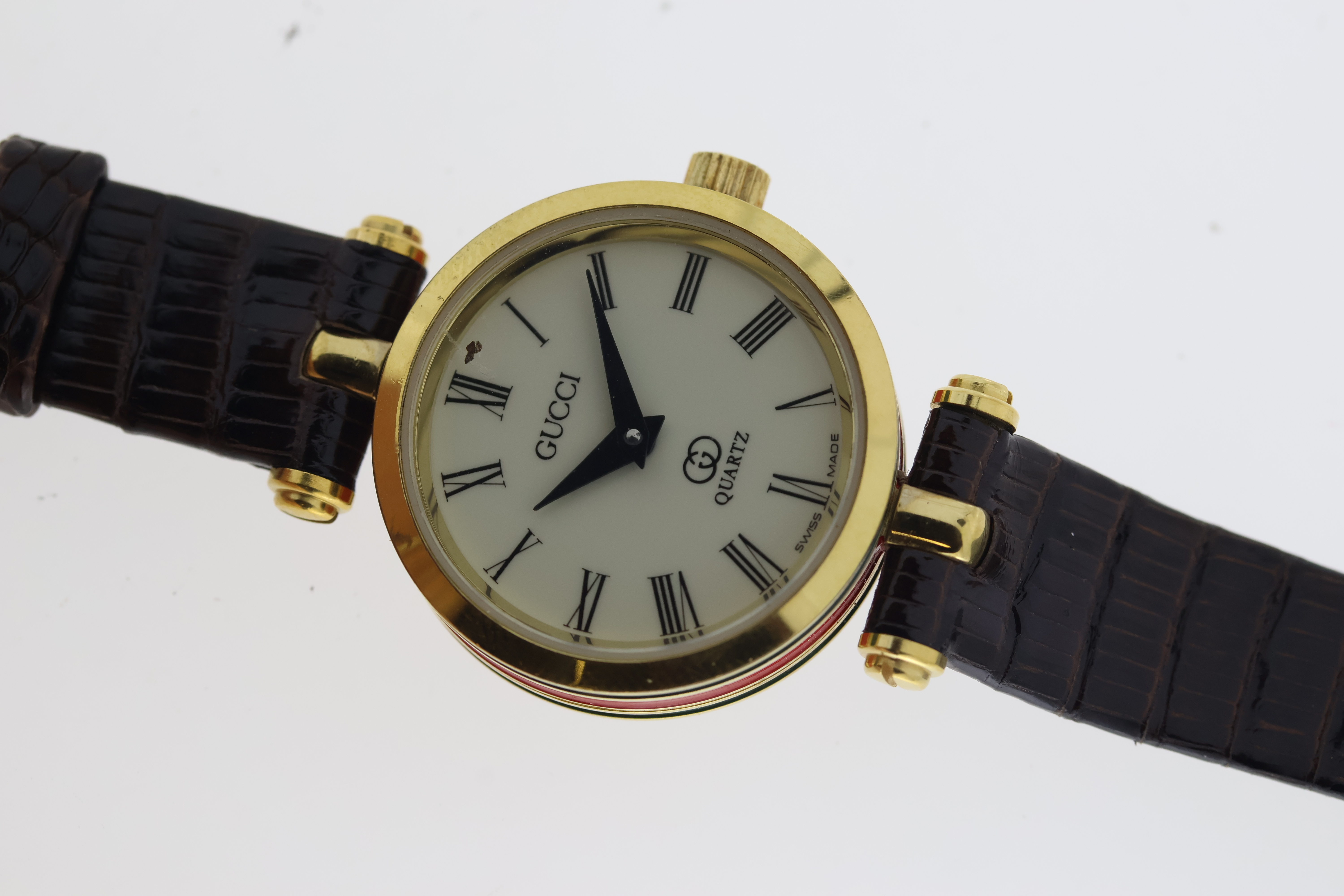 VINTAGE LADIES GUCCI QUARTZ DRESS WATCH W/BOX AND PAPERS 1987, Approx 21.5mm Gucci red and green ' - Image 3 of 4