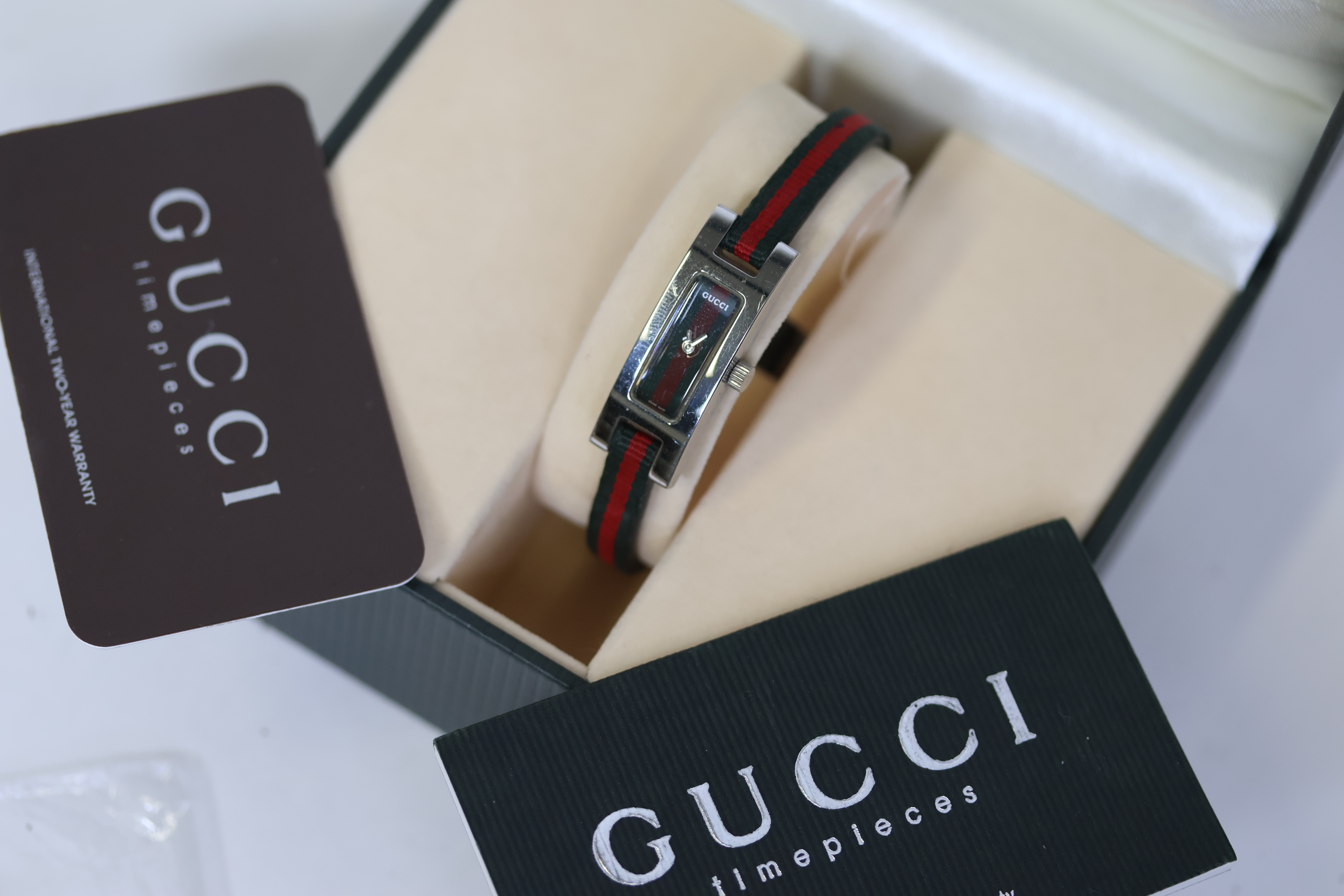 LADIES GUCCI QUARTZ WATCH REFERENCE 3900L W/BOX, Approx 12mm stainless steel case with snap on