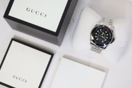 GUCCI QUARTZ DIVE SNAKE WATCH REFERENCE 136.2 W/BOX, Approx 46mm stainless steel case and screw down