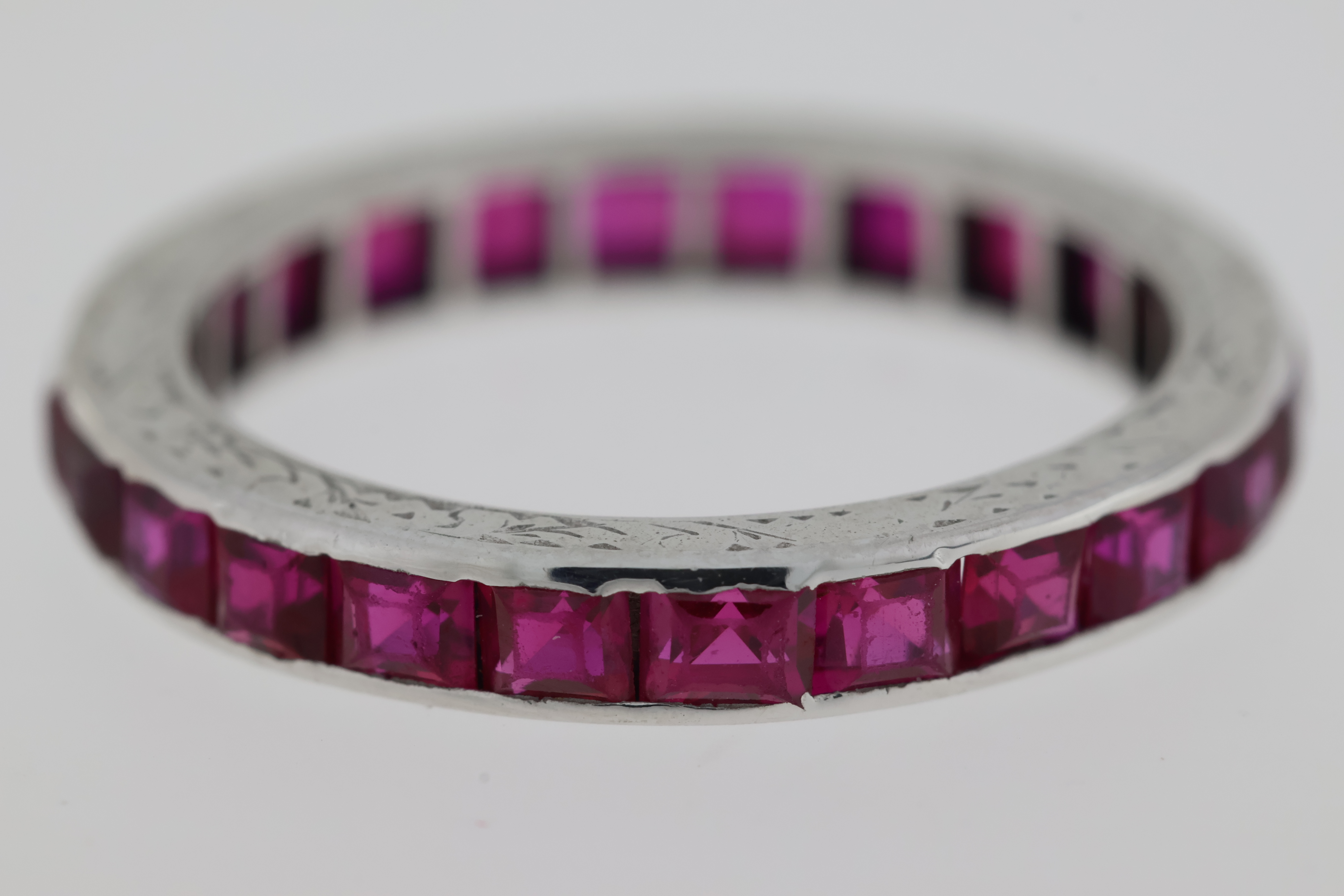 Vintage 18 carat white gold full eternity ring set with rubies, The sides are etched. - Image 3 of 4