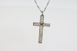 9ct Vintage Pearl Cross and Chain,