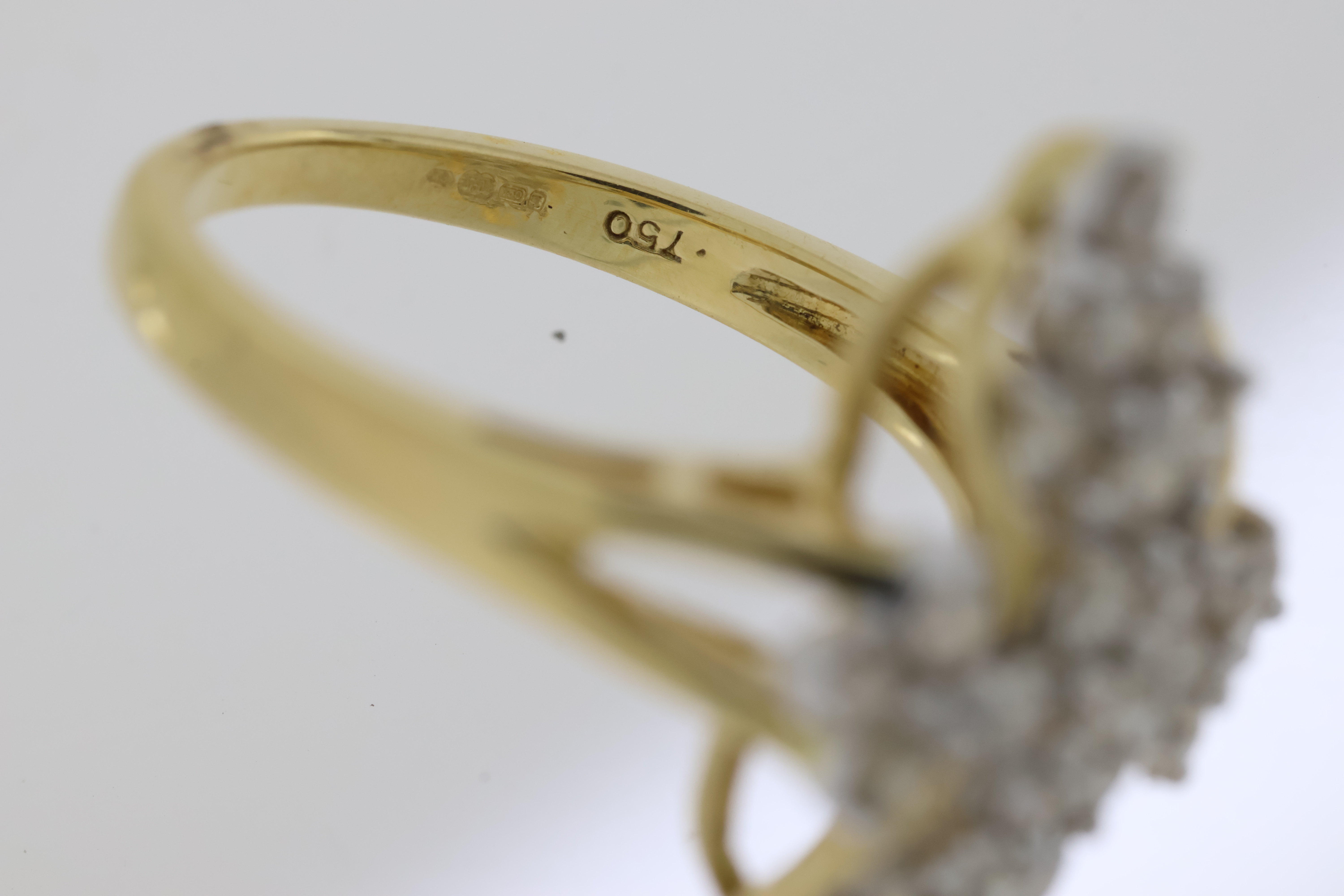 18 carat yellow gold diamond navette shaped dress ring with split shoulders. Full hall mark - Image 6 of 6