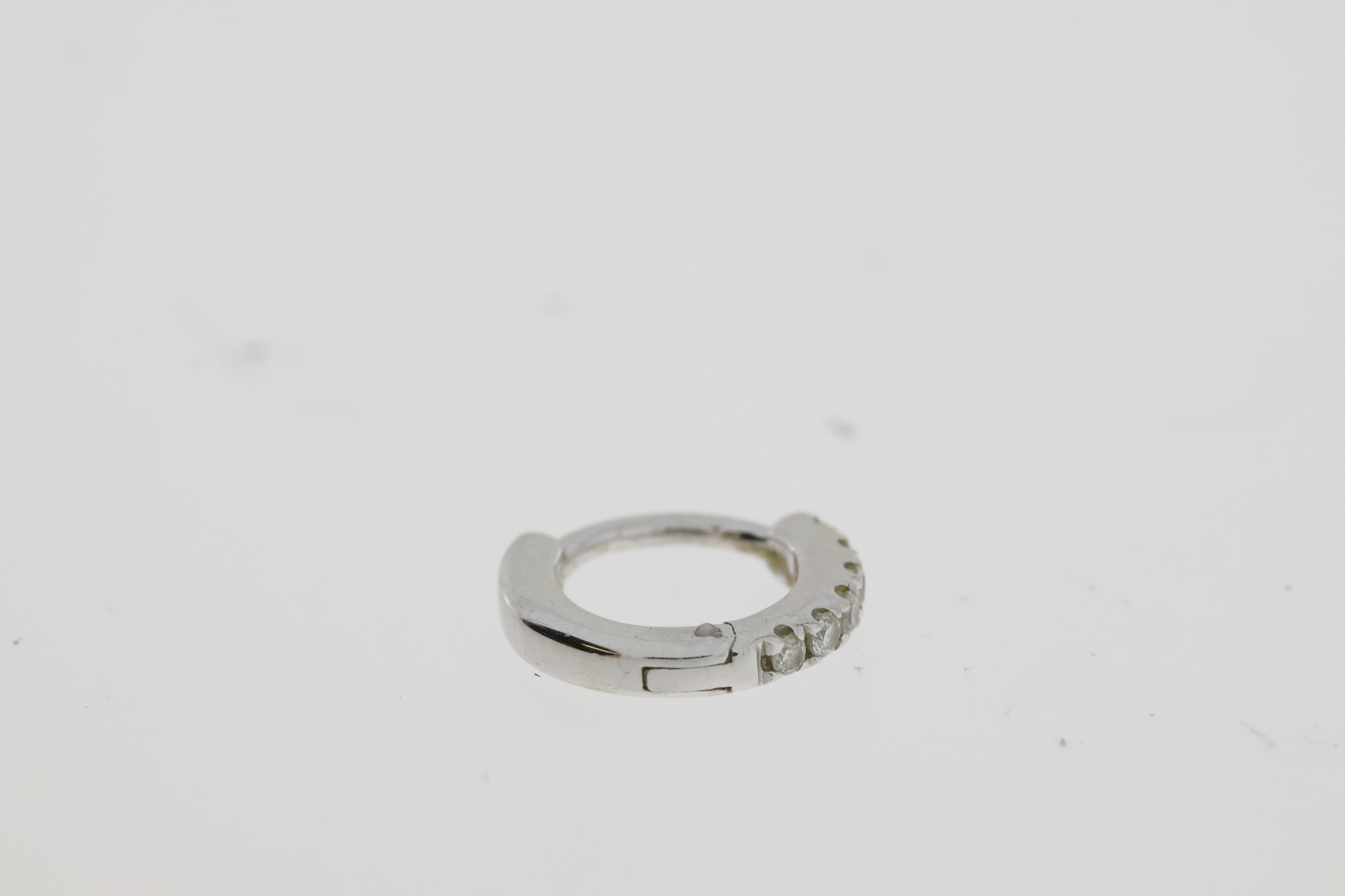 Hallmarked 375/9ct, diamond set - Image 3 of 4