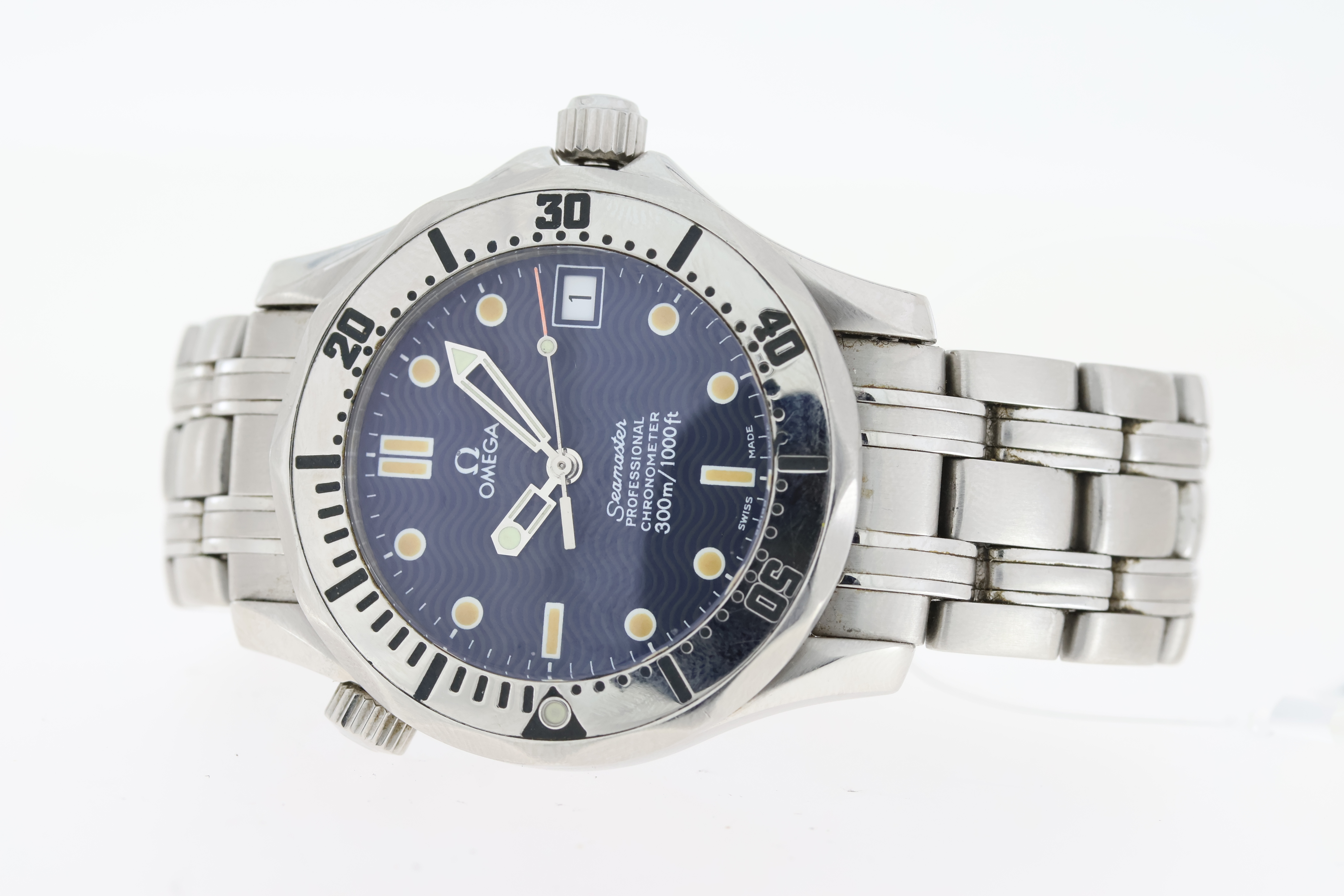 OMEGA SEAMASTER MID SIZE AUTOMATIC CIRCA 1990's, circular navy blue wave dial with paitna dot hour - Image 2 of 2