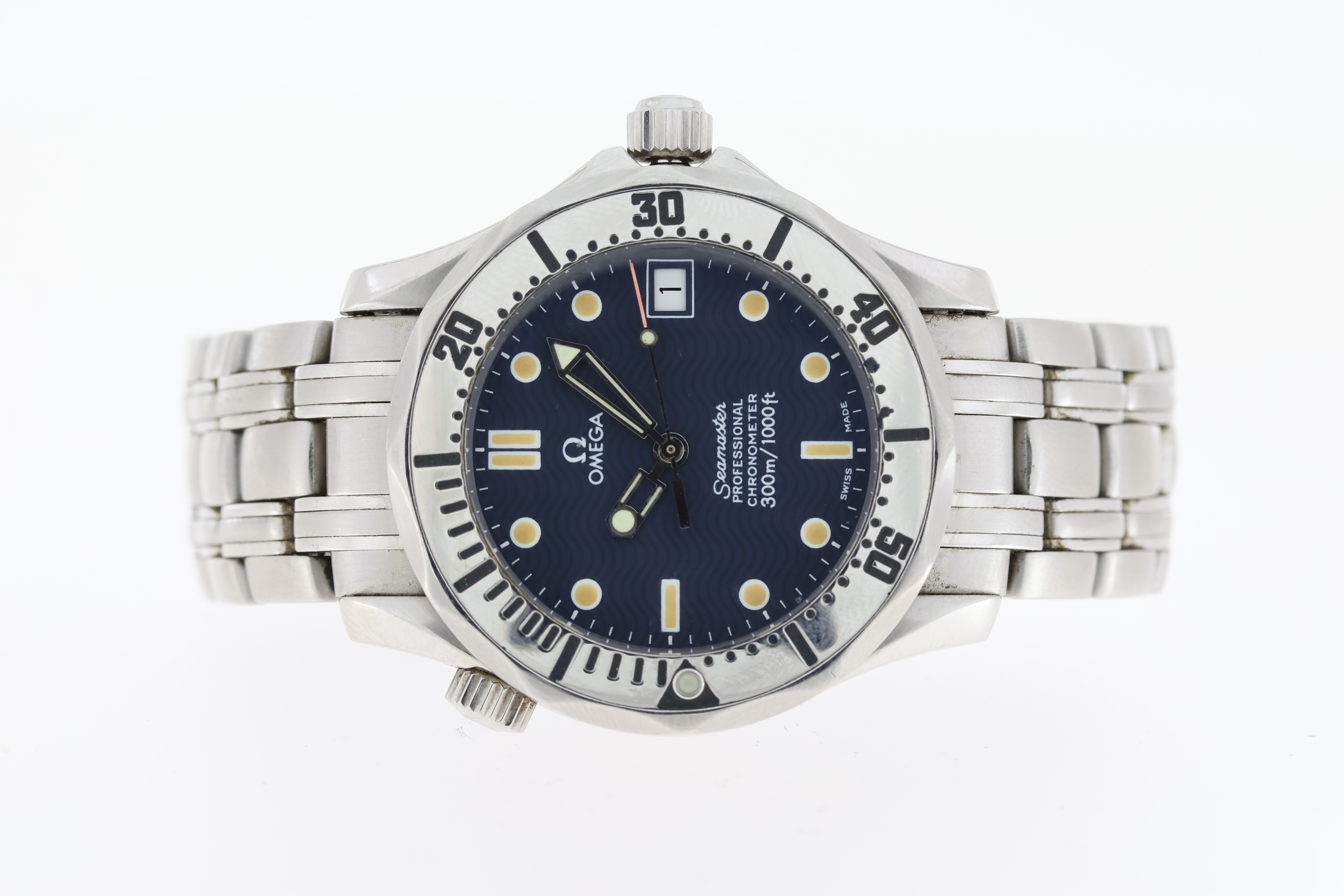 OMEGA SEAMASTER MID SIZE AUTOMATIC CIRCA 1990's, circular navy blue wave dial with paitna dot hour