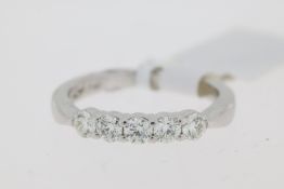 18ct White gold diamond set half eternity ring., 5 stones, Diamond carat weight 0.47-0.55ct.