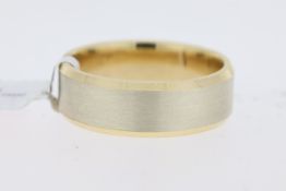 NEW OLD STOCK, 9ct white & yellow gold 7mm patterned wedding band. 8.3G