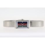 LADIES GUCCI QUARTZ WATCH REFERENCE 147.5, W/BOX. Approx 14mm stainless steel case with a snap on