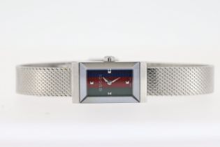 LADIES GUCCI QUARTZ WATCH REFERENCE 147.5, W/BOX. Approx 14mm stainless steel case with a snap on