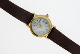 VINTAGE LADIES GUCCI QUARTZ WATCH REFERENCE 7200L. Approx 26mm stainless steel case. White dial with