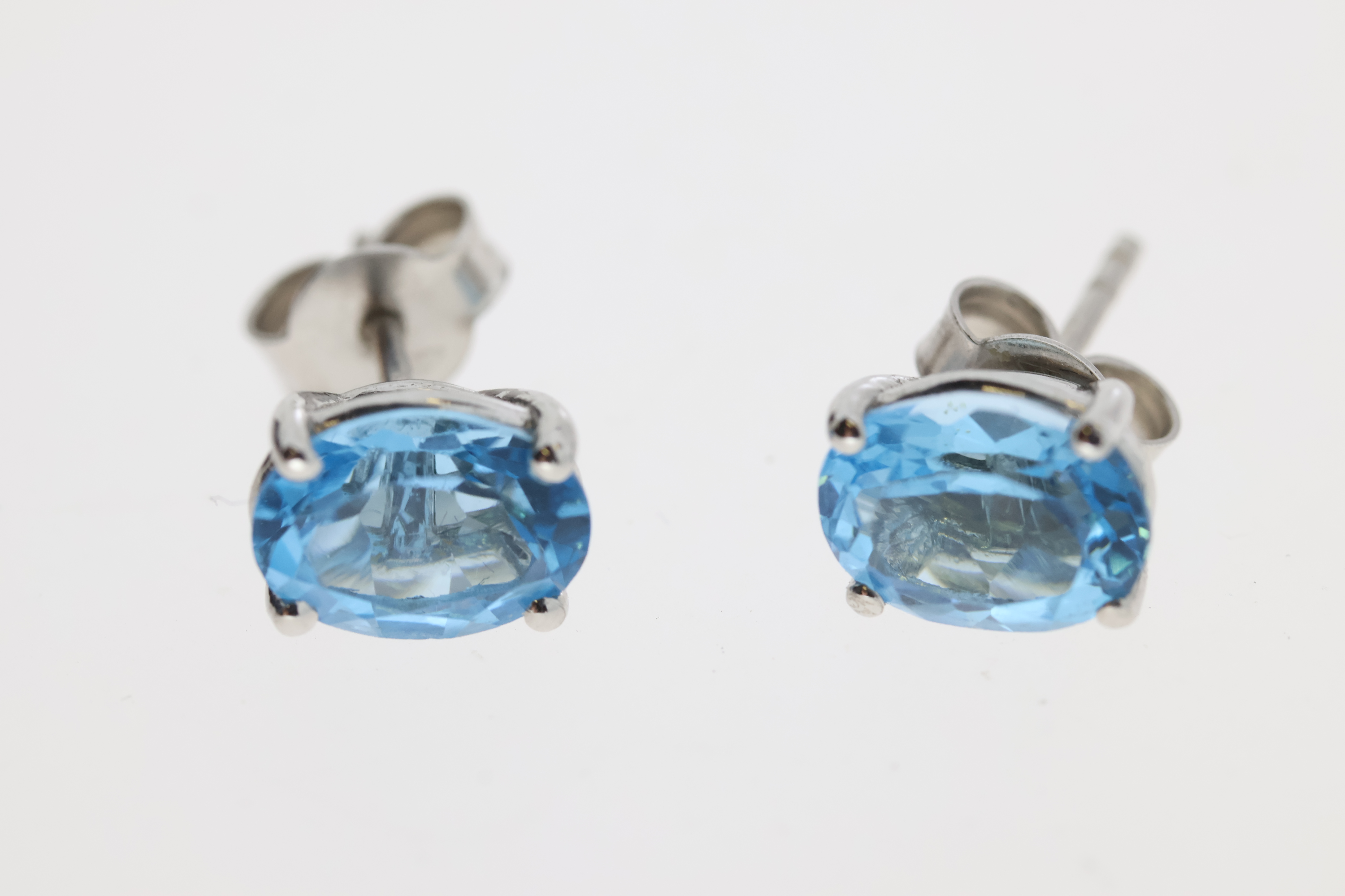 18ct Topaz Studs