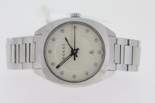 LADIES GUCCI QUARTZ WATCH REFERENCE 142.5, Approx 29mm stainless steel case. A cream Gucci G dial