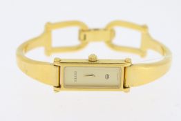 LADIES GUCCI QUARTZ WATCH REFERENCE 1500L, Approx 12mm stainless steel gold tone case with a snap on