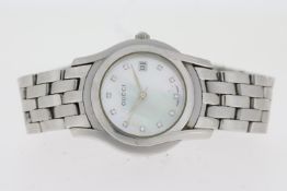 LADIES GUCCI QUARTZ MOP WATCH REFERENCE 5500 L. Approx 27mm stainless steel case. Mother of peal