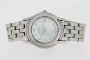 LADIES GUCCI QUARTZ MOP WATCH REFERENCE 5500 L. Approx 27mm stainless steel case. Mother of peal