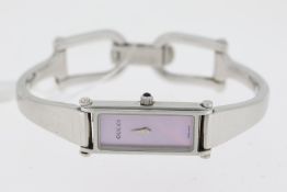 LADIES GUCCI QUARTZ MOP WATCH REFERENCE 1500L, Approx 12mm stainless steel case with a snap on