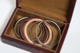 ***TO BE SOLD WITHOUT RESERVE*** Assortment of costume jewellery bangles.