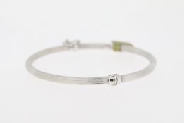 18ct White Gold, Grooved Hinged Bangle, 5.67g