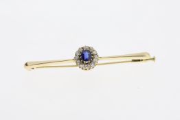 18ct Yellow Gold, 0.54pt Oval Sapphire Centre, 0.48pt Round Diamond Surround, Cluster Brooch, 4,82g
