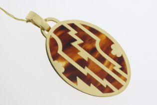 18ct Faux Tortoiseshell Pendant Approx 54x37.5cm Gross Weight Approx 26g